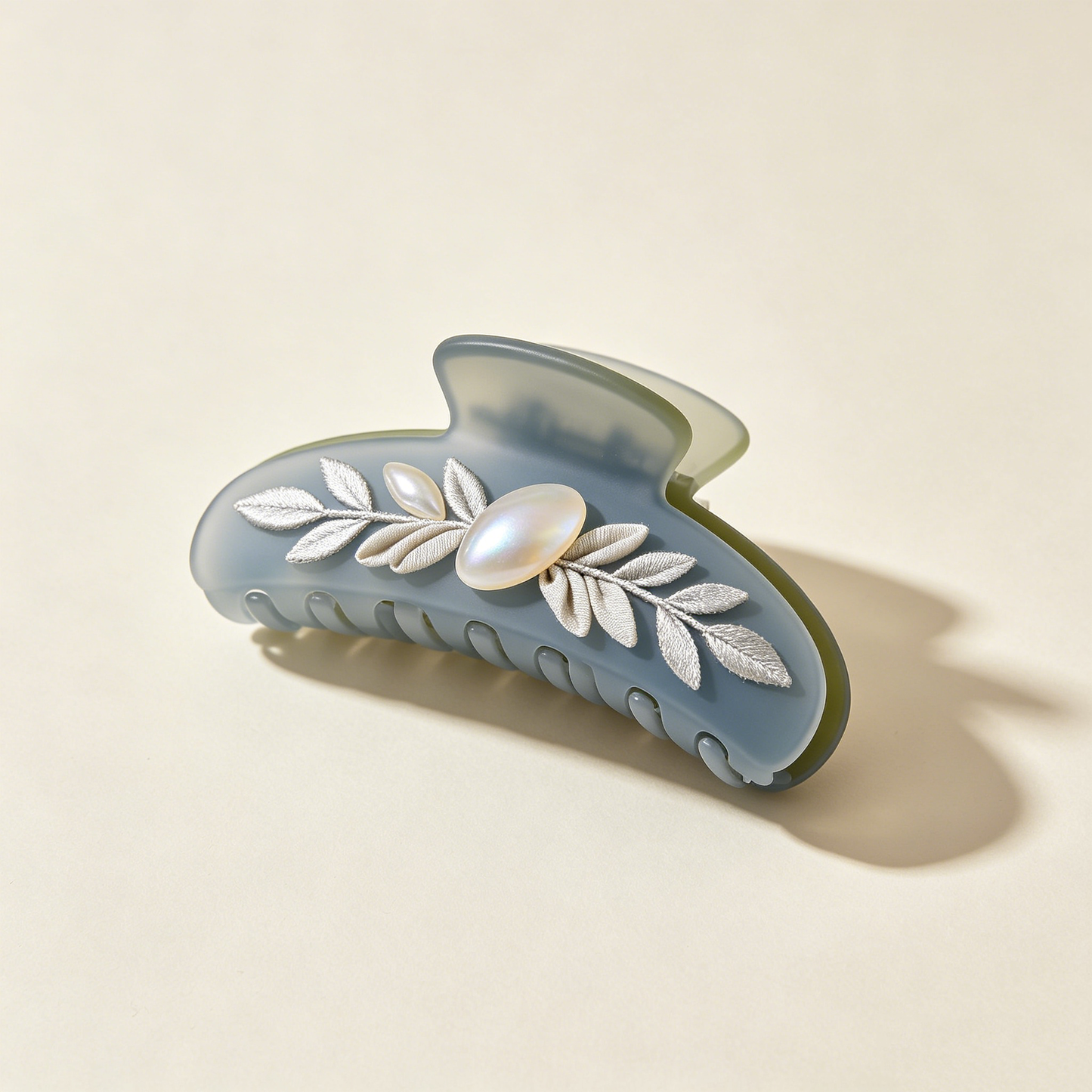 Frost Gray Embroidery Leaf Mother-of-Pearl Shark Clip